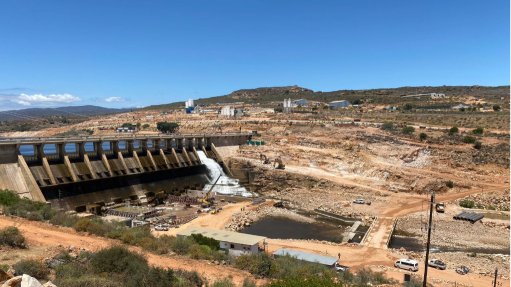 An image of the construction works taking place at the Clanwilliam dam in the Western Cap