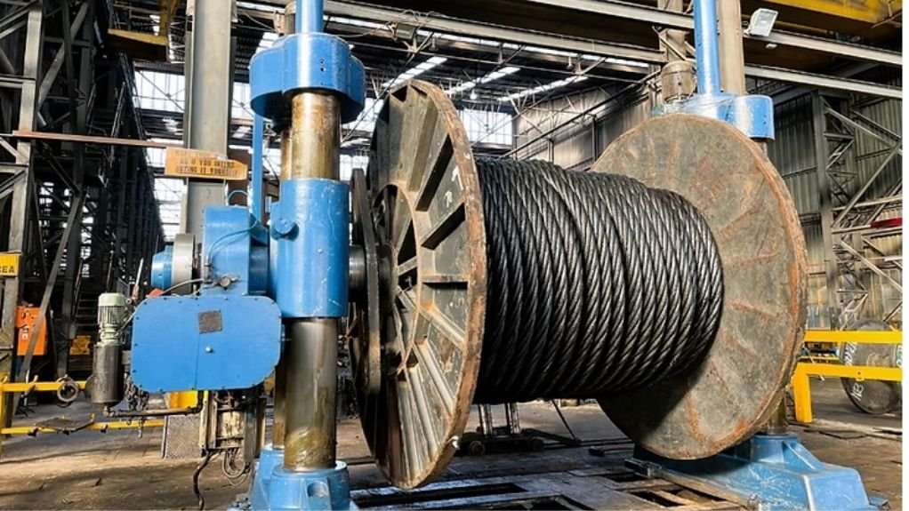INDUSTRY RECOMMENDATIONS
The International Zinc Association Africa’s recommendation to engineers and specifiers is to design industrial wire rope systems using Galfan or galvanised wire rope and ensure that suitable wire rope dressing is applied over the zinc-coated wires and strands