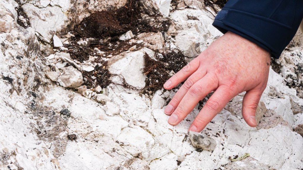 Lithium mineralisation at the Shaakichiuwaanaan – lithium only project