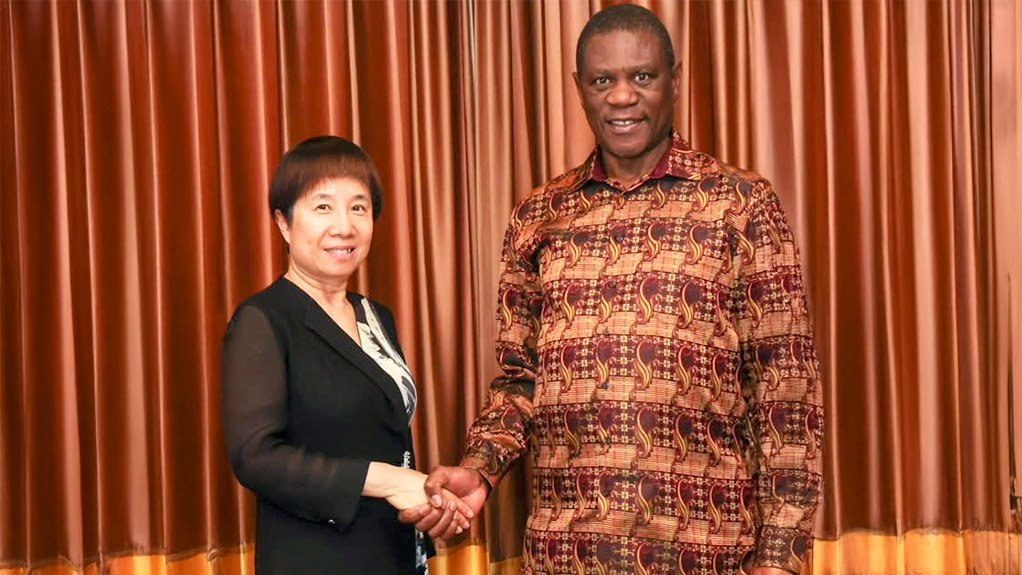 Wang Ju and Paul Mashatile.
