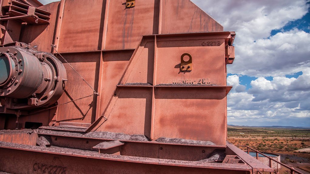 A Weba Chute Systems head chute ensures efficient material transfer while reducing wear and spillage
