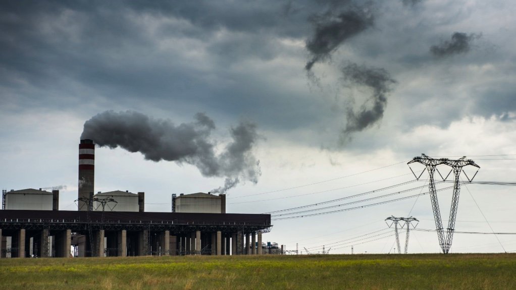 An image of a coal-fired power station producing air pollutants