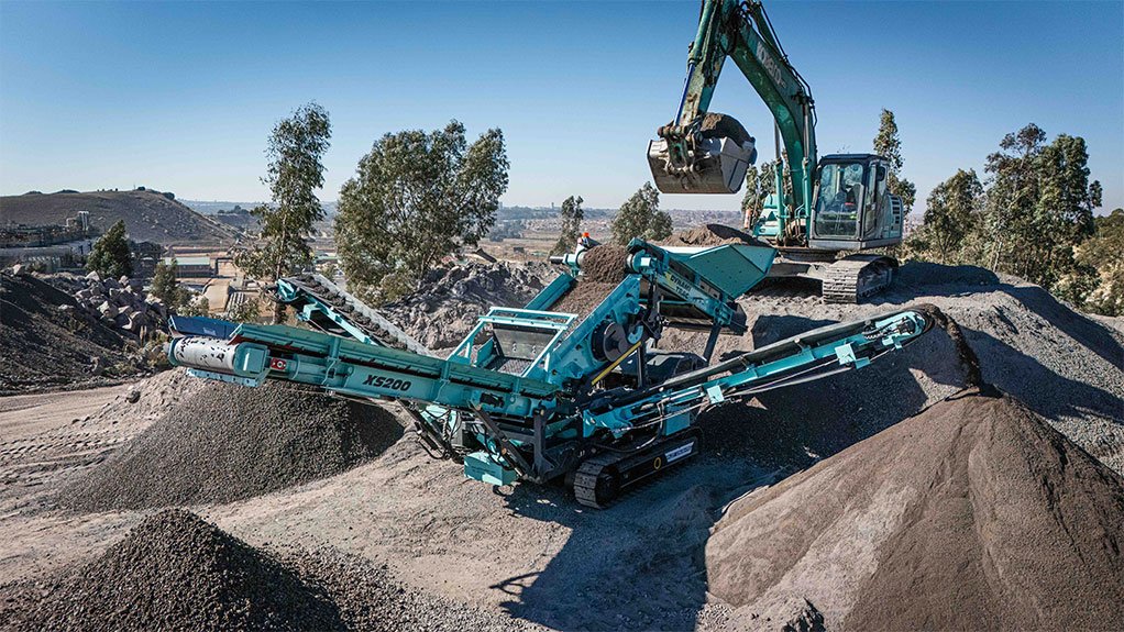 Purpose-built for smaller sites and growing businesses, the DynamiTrac XS200 provides dependable screening capability with the mobility and versatility modern operations demand