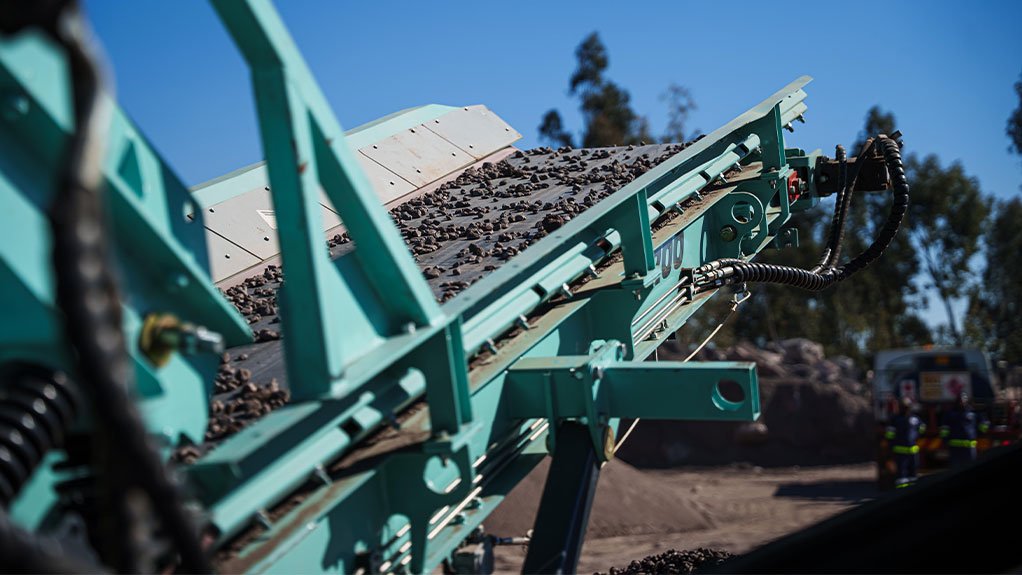 Efficient scalping and material classification help remove oversize and fines early, improving downstream crushing performance and overall plant efficiency