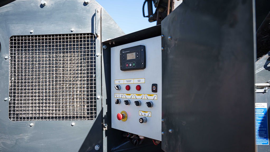 The DynamiTrac XS200 features a simple, user-friendly control panel that enables quick startup, easy operation and efficient machine management, helping operators maximise productivity while keeping operation straightforward and reliable