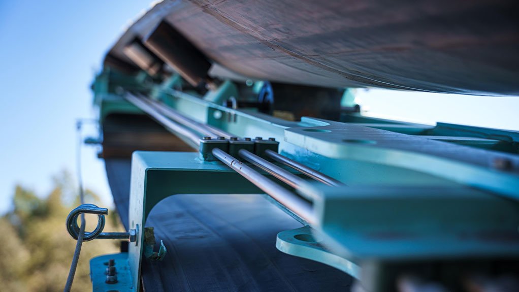 Designed with operator safety in mind, the DynamiTrac XS200 incorporates accessible service points, secure walkways and practical maintenance access, helping to minimise downtime while promoting safer day-to-day operation on site