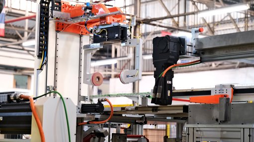SYNCHRONISATION The mat gripper transfer and centralising system employs dual gripper robotics and SEW EURODRIVE servo-driven positioning to accurately align the mat within tight tolerances in a highly synchronised assembly sequence
