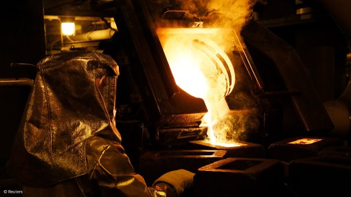 Gold pour