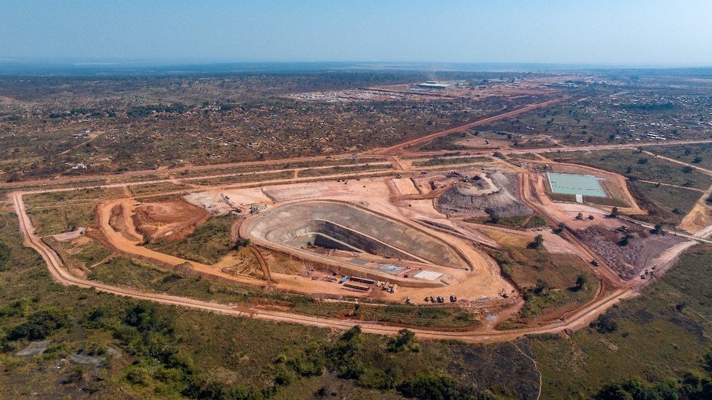 Looking north over the newly built Kansoko Sud boxcut, which is expected to start underground development in ore from the first quarter of 2027. The new boxcut will support the increase in production to between 380 000 t and 420 000 t of copper in 2027.