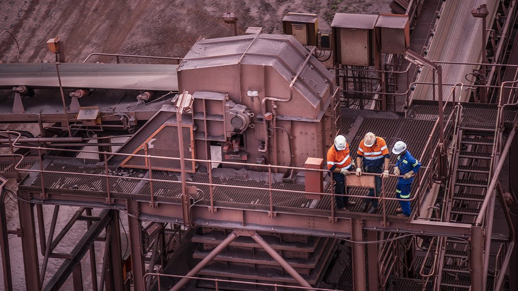 A Weba engineered head chute controls material trajectory to improve downstream flow and reduce wear