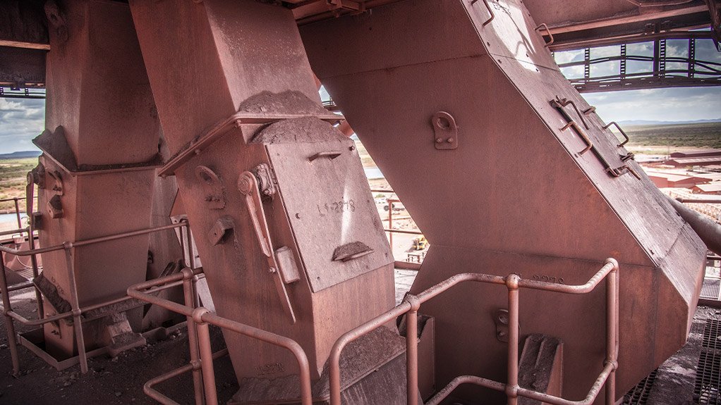 A Weba bifurcated transfer chute delivers controlled material flow for reliable plant performance