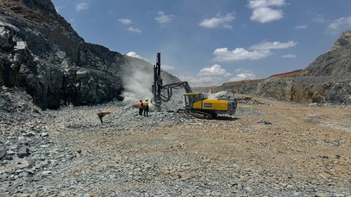 Drilling at the Buckreef project