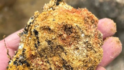 Mineral sample from Caldeira project
