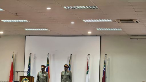An image of Lieutenant General Fhurani Michael Ramantswana and Lieutenant General Thembelani Xundu