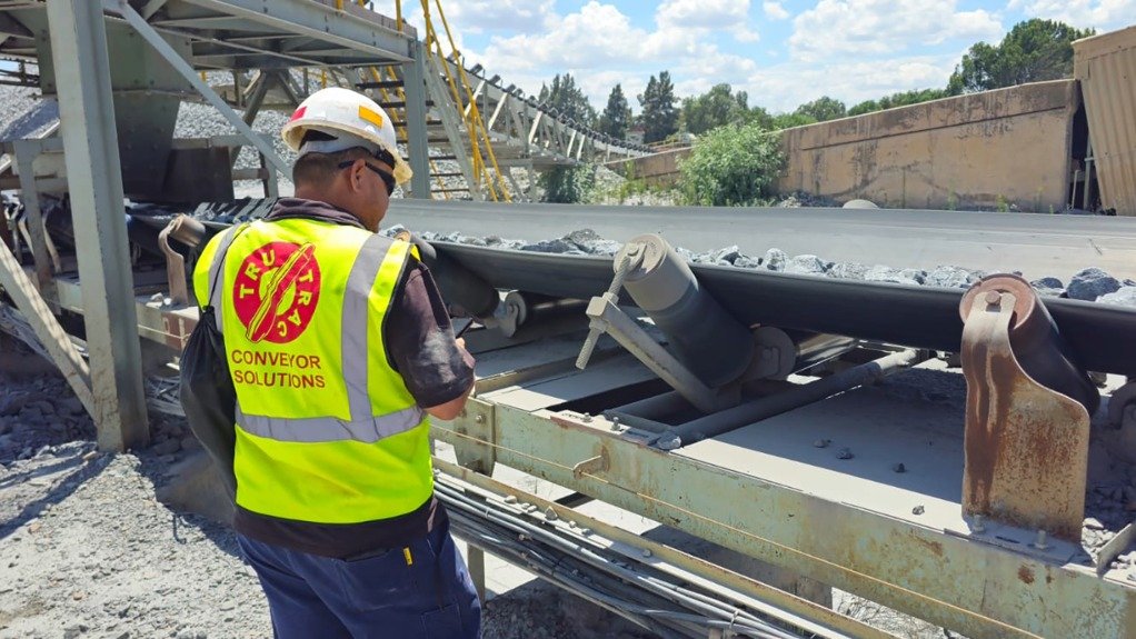 SPECIALIST ASSESSMENTS
Tru-Trac's technical specialists work closely with customers on site to assess conveyor performance, identify underlying issues and develop practical solutions that improve reliability, safety and productivity.
