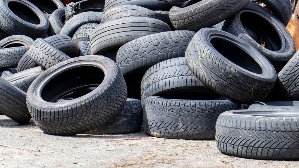 ONE MAN'S TRASH
GeT Metal Group has completely replaced its monthly consumption of 120 000 ℓ of conventional heavy fuel oil with tyre-derived fuel oil at its facility