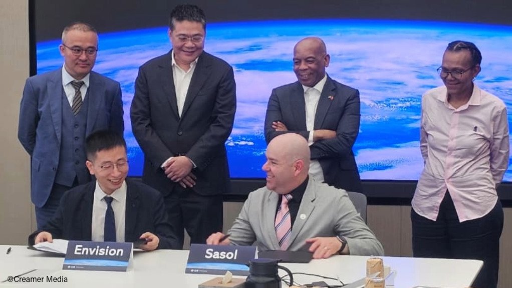 Representatives from Envision and Sasol, including industrial and economic policy specialist Jak Koseff (front right), signing an agreement in the presence of South Africa's Electricity and Energy Minister Dr Kgosientsho Ramokgopa