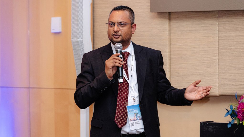 Shamith Maharaj, Managing Executive: Solutions focusing on Cloud Paas & Saas from BCX presents mining Digital Twin solution, demonstrating how integrated operational data can enhance real-time visibility, predictive maintenance, and intelligent decision-making for mining operations.