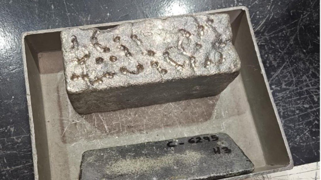 Challenger's first doré bar produced at Hualilan