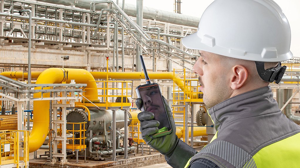 Worker in factory using the IS541.1 mobile phone