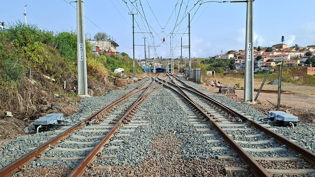 The rail crossing at the Crossmoor station