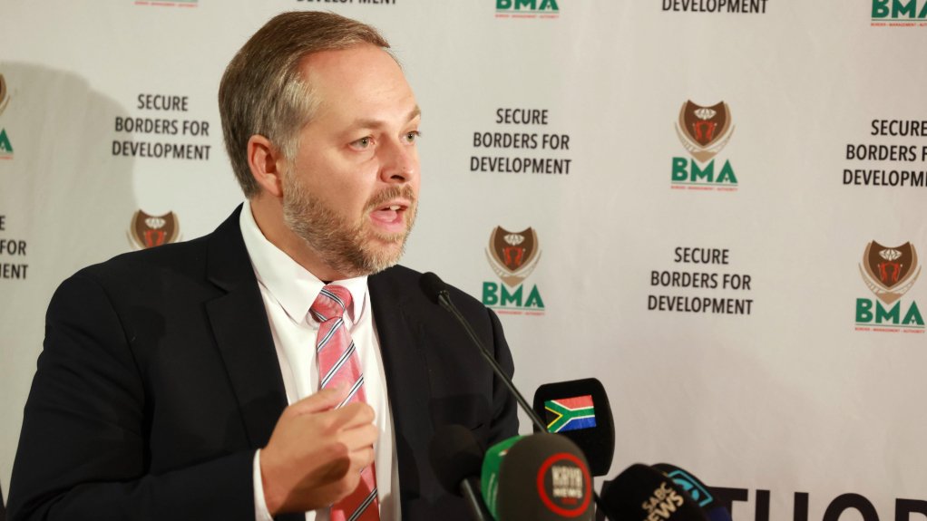 Home Affairs Minister Leon Schreiber 