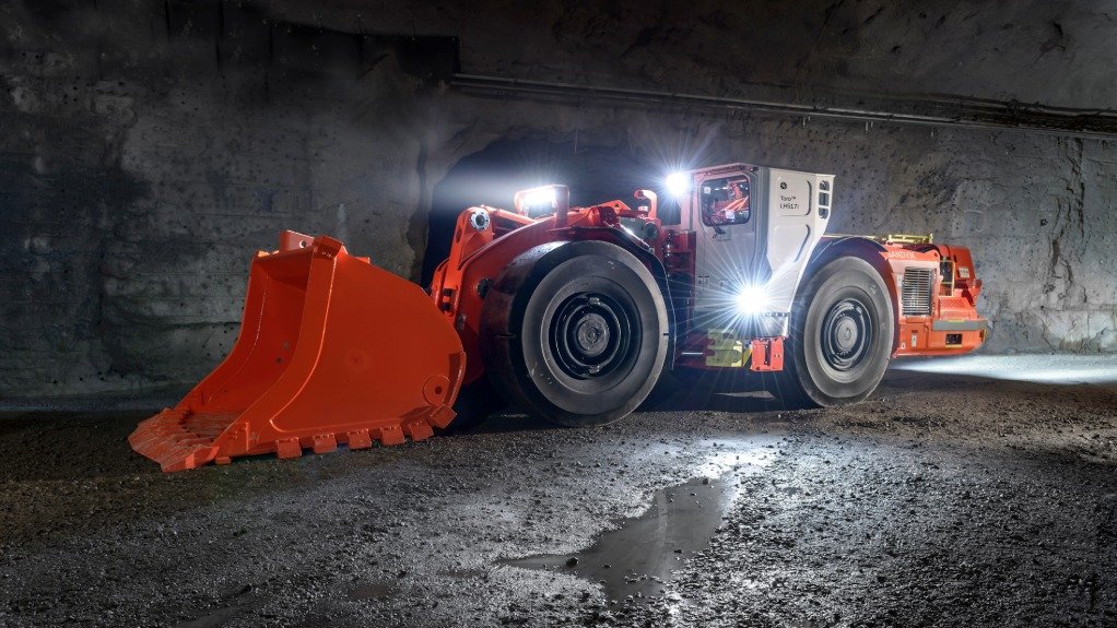 A Toro LH517i loader