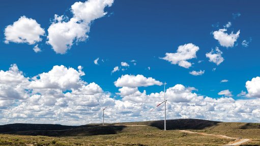 POWERFUL CLUSTER: All three projects that make up Envusa Energy’s giant 520 MW Koruson 2 renewable energy cluster are now officially operational. The R16-billion cluster, built on sites in the Eastern and Northern Cape provinces, includes the two 140 MW-apiece wind farms of Umsobomvu and Hartebeesthoek (pictured), as well as the 240 MW Mooi Plaats Solar PV facility. All told, the cluster comprises some 50 wind turbines, 420 000 solar panels and 943 string inverters.