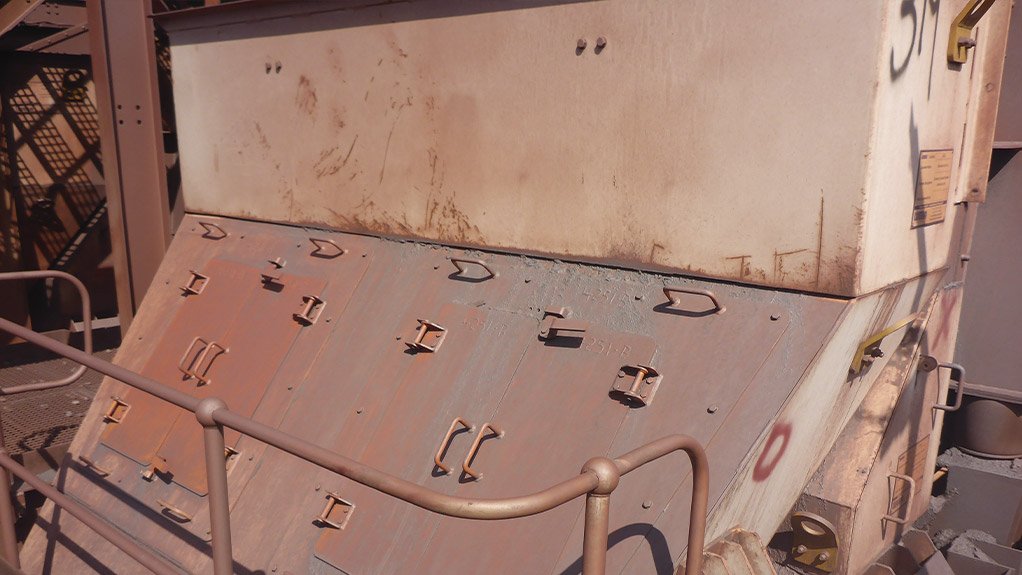 A Weba Chute Systems screen oversize transfer chute controls material flow while protecting downstream equipment from excessive wear and impact