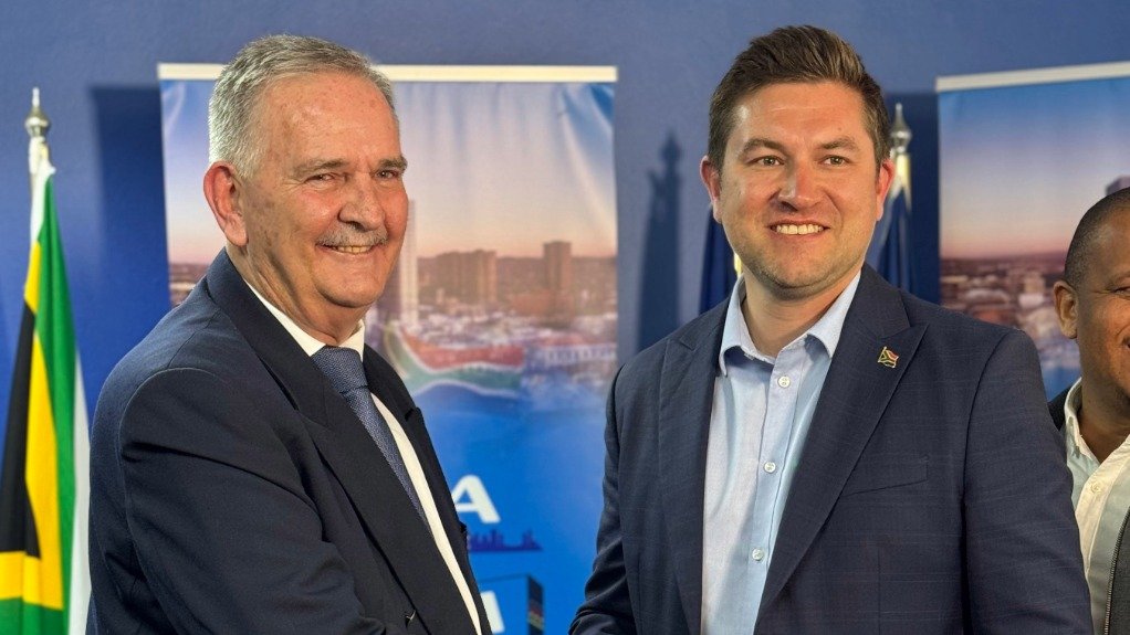 DA member Grandi Theunissen & DA Tshwane Mayoral Candidate Cilliers Brink