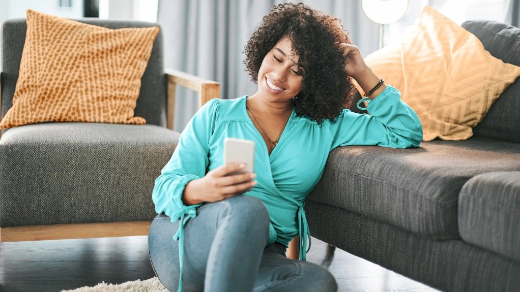 FNB data reveals women account for 51% of repeat home buyers for the first time in 10 years