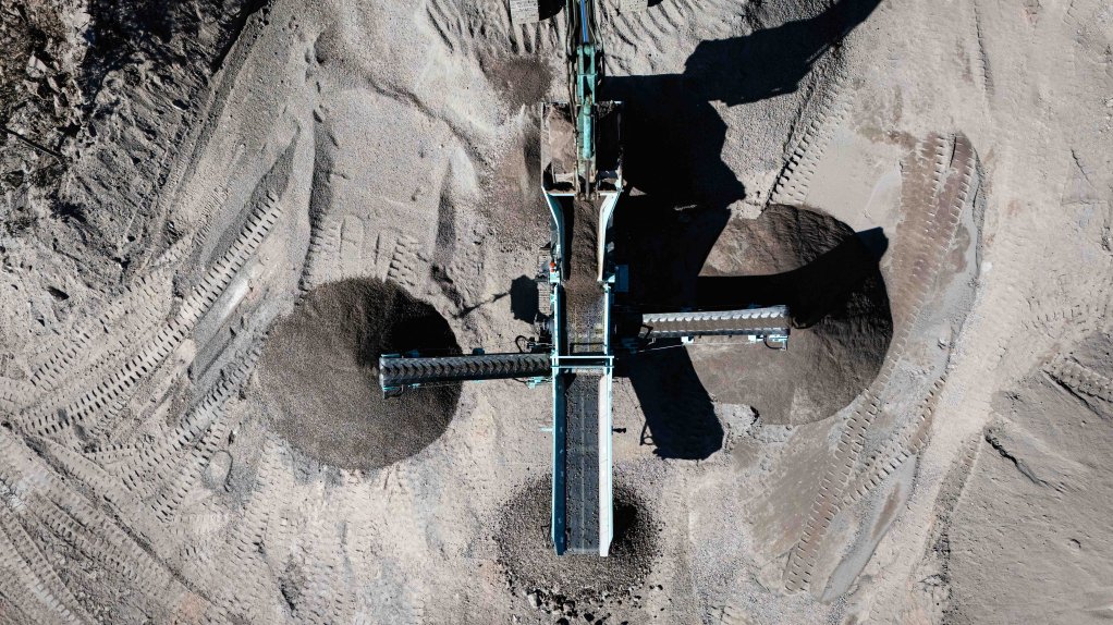 Aerial view of the DynamiTrac XS200 Xtreme