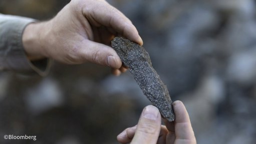 Graphite ore shard