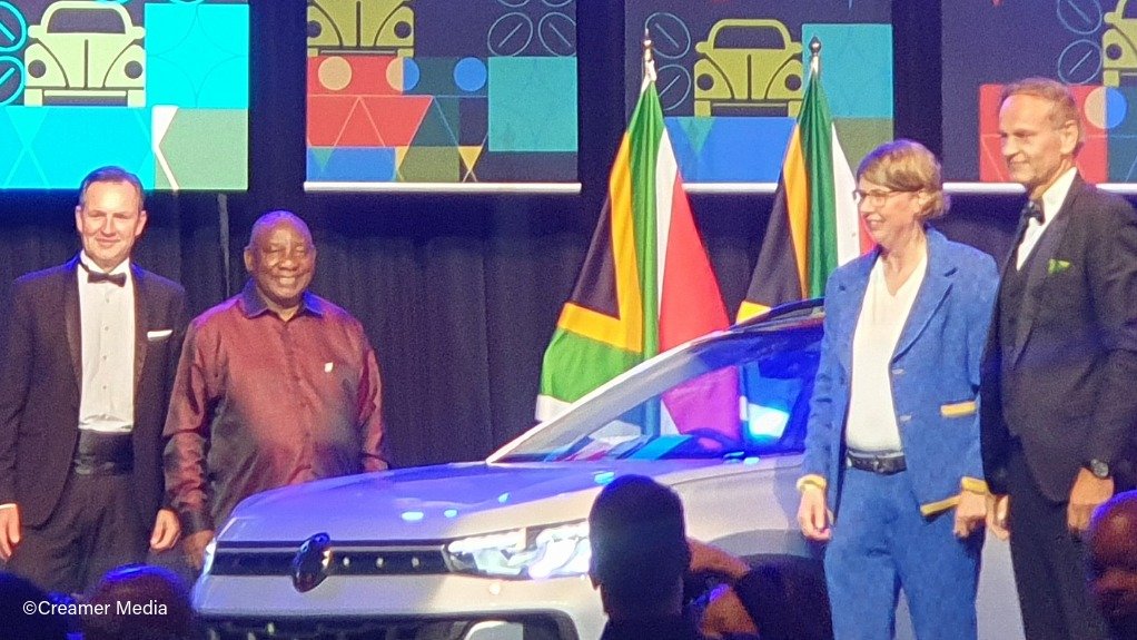 From left: Volkswagen Brand global CEO Thomas Schaefer; President Cyril Ramaphosa;
VWGA chairperson and MD Martina Biene; and Volkswagen Group CEO Dr Oliver Blume