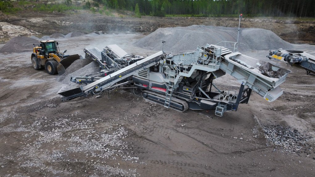 The above image depicts the Lokotrack LT200HPX mobile cone crusher