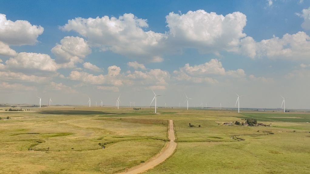PIONEERING GREEN ENERGY
An aerial view of Seriti Green’s Ummbila Emoyeni Wind Farm, located between Bethal, Davel and Morgenzon, Mpumalanga.
