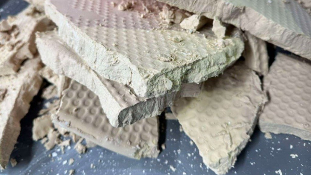 Mixed rare earth hydroxide filter cake