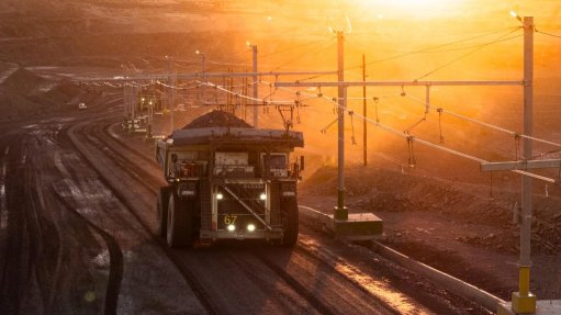 a truck connected to The Quantum Electra-Haul trolley-assist solution at a mine in Zambia