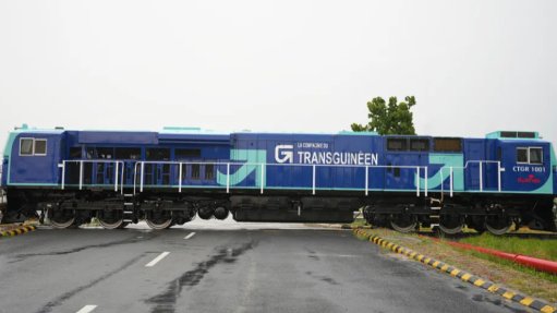 Rail locomotive