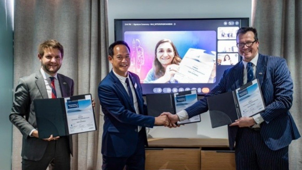 An image of an MoU signing between Airbus and Wits 