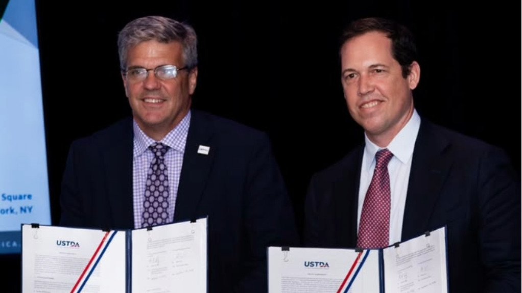 USTDA deputy director Thomas Hardy and Anzana Electric Group CEO Brian Kelly