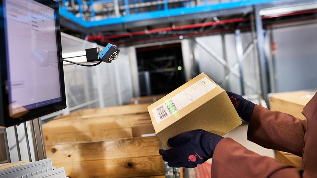 Image of the SICK sensingCam SEC200 being used to scan parcels