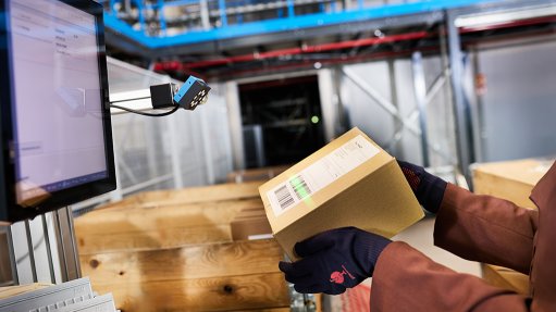 Image of the SICK sensingCam SEC200 being used to scan parcels