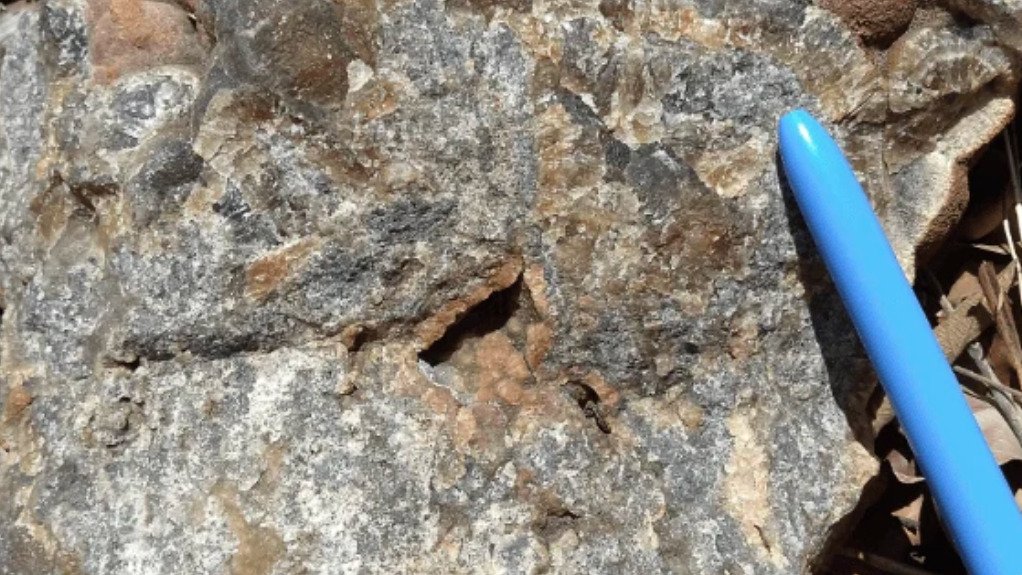 High-grade fluorspar ore from Monte Muambe