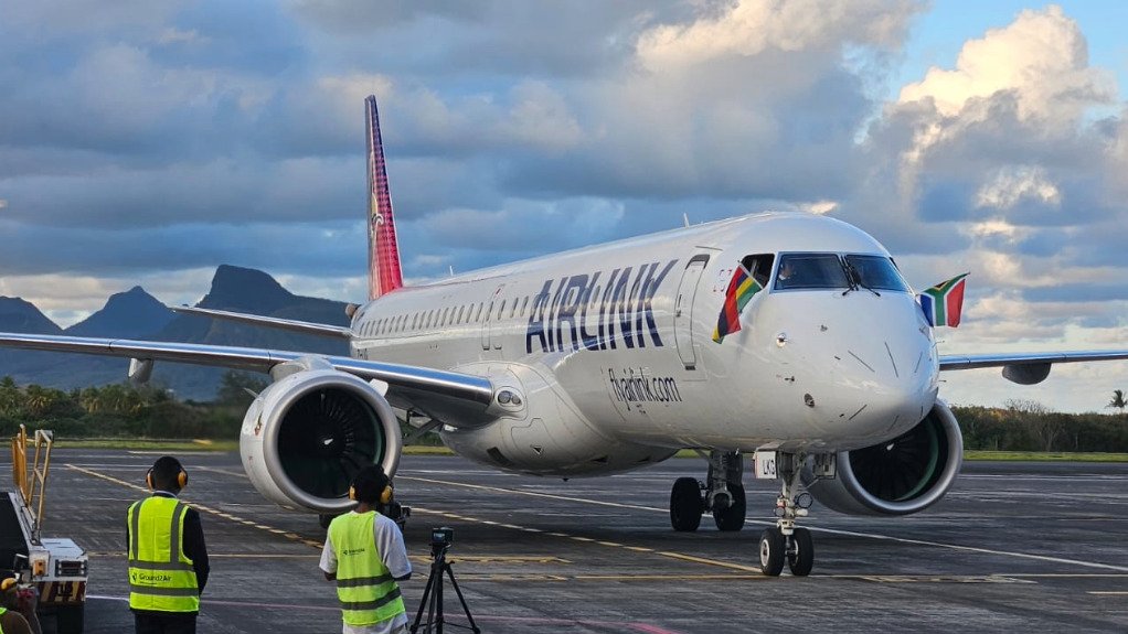 An Airlink aircraft on the runway in Mauritius