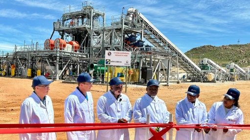 Cutting the ribbon are, from left, SMM executive director Tyrone Searle; Obsideo Consulting director Cobus Robertson; SMM executive chairperson Dr Enock Mathebula; Mineral and Petroleum Resources Minister Gwede Mantashe; Electricity and Energy Minister Dr Kgosientsho Ramokgopa; and Mineral and Petroleum Resources Deputy Minister Phumzile Mgcina