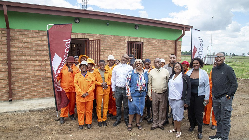 Canyon Coal hands over new classroom to Delpark Primary School