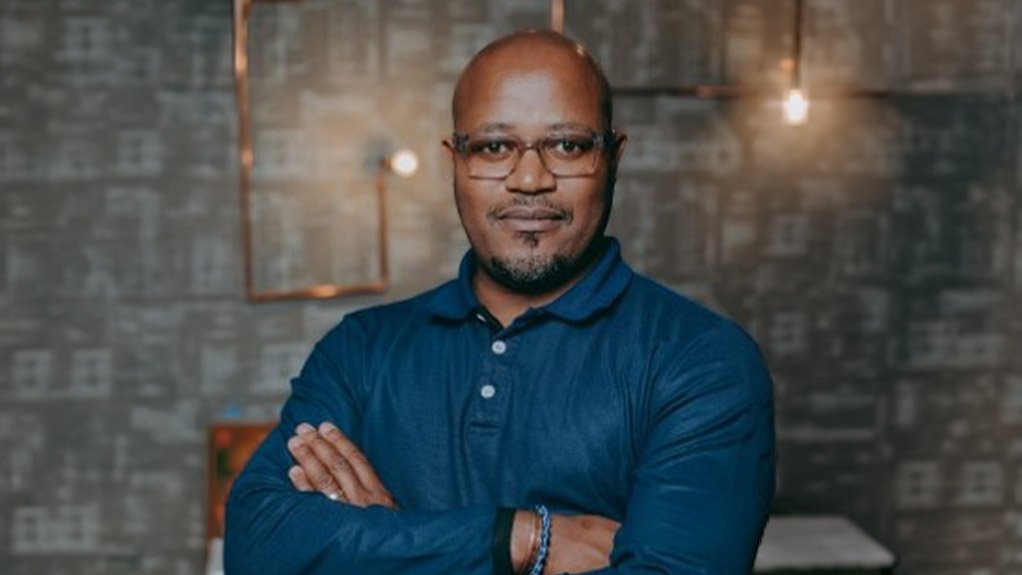 Dr Sihe Nhleko Director: Centre for Sustainable Mining