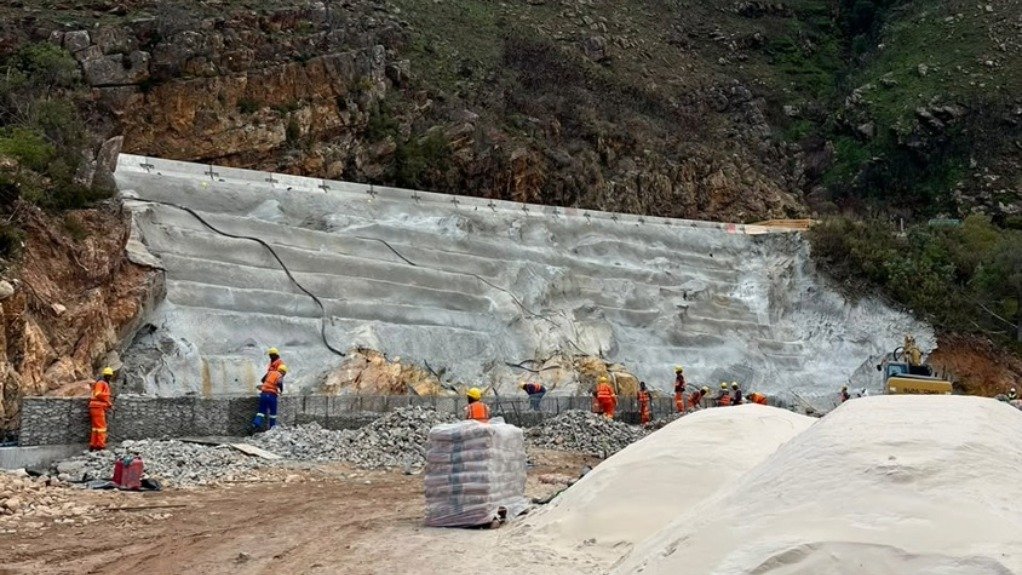 Slip repairs on the Franschhoek pass