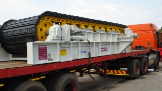 ON THE MOVE The apron feeders on their way to KIO’s expansion project in the Northern Cape is part of a larger order placed by the company
